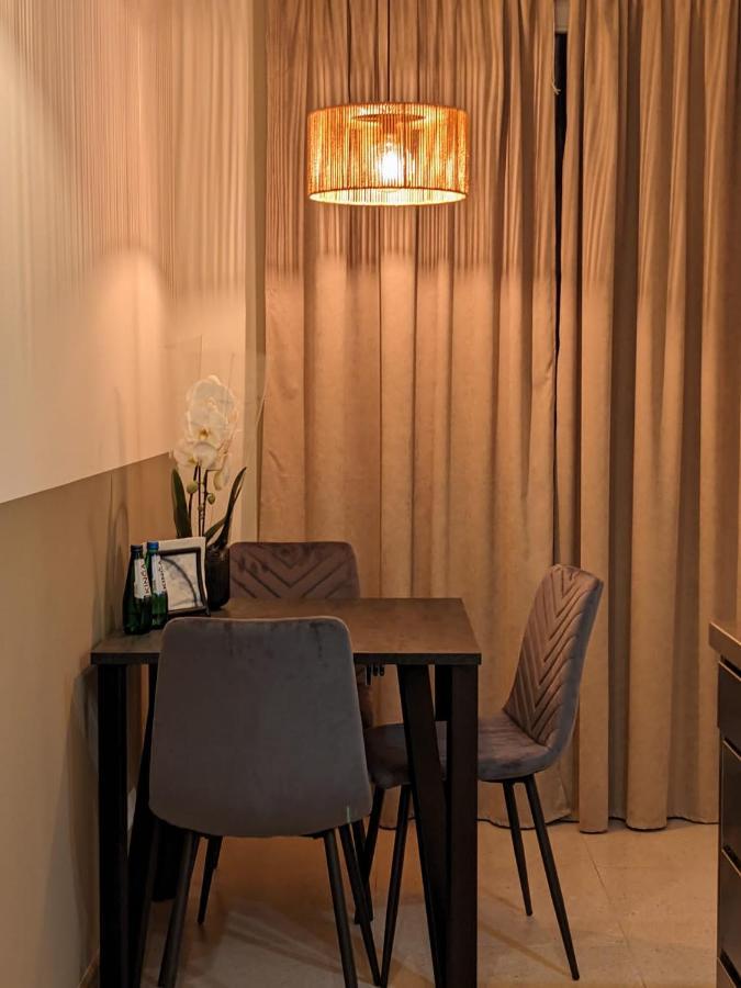 Spacious Two-Bedroom Apartment In The City Center Krakkó Kültér fotó