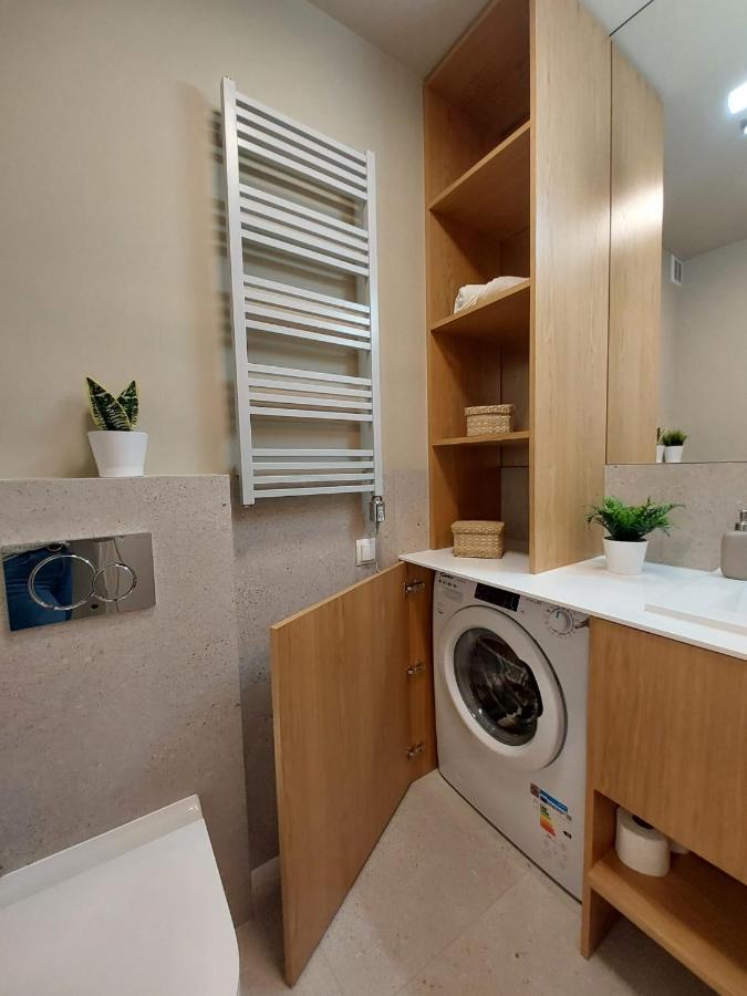 Spacious Two-Bedroom Apartment In The City Center Krakkó Kültér fotó